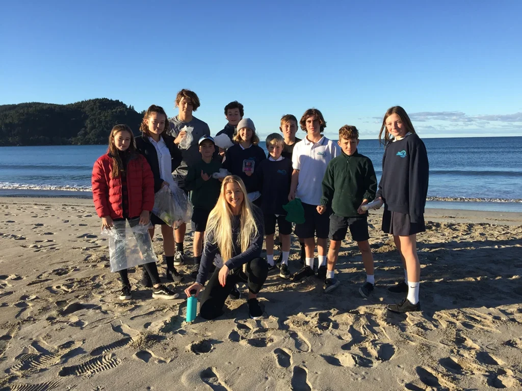 ISA Athletes’ Commission member Ella Williams (NZL) leads a beach cleanup in New Zealand to play her role in promoting sustainability on World Environmental Day.